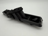 Oryginalny Renault Grand Scenic (JM0/1) uchwyt lampy tylnej L/P 15311300